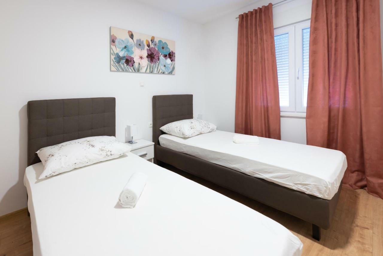 Villa Apartments Duje Kaštela Zewnętrze zdjęcie